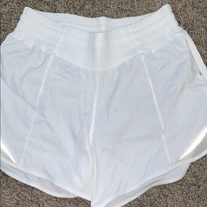 WHITE HIGH RISE LULULEMON SHORTS NEVER WORN